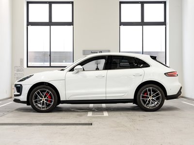 2023 Porsche MACAN photo 2