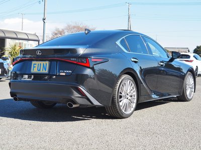 LEXUS IS - 9