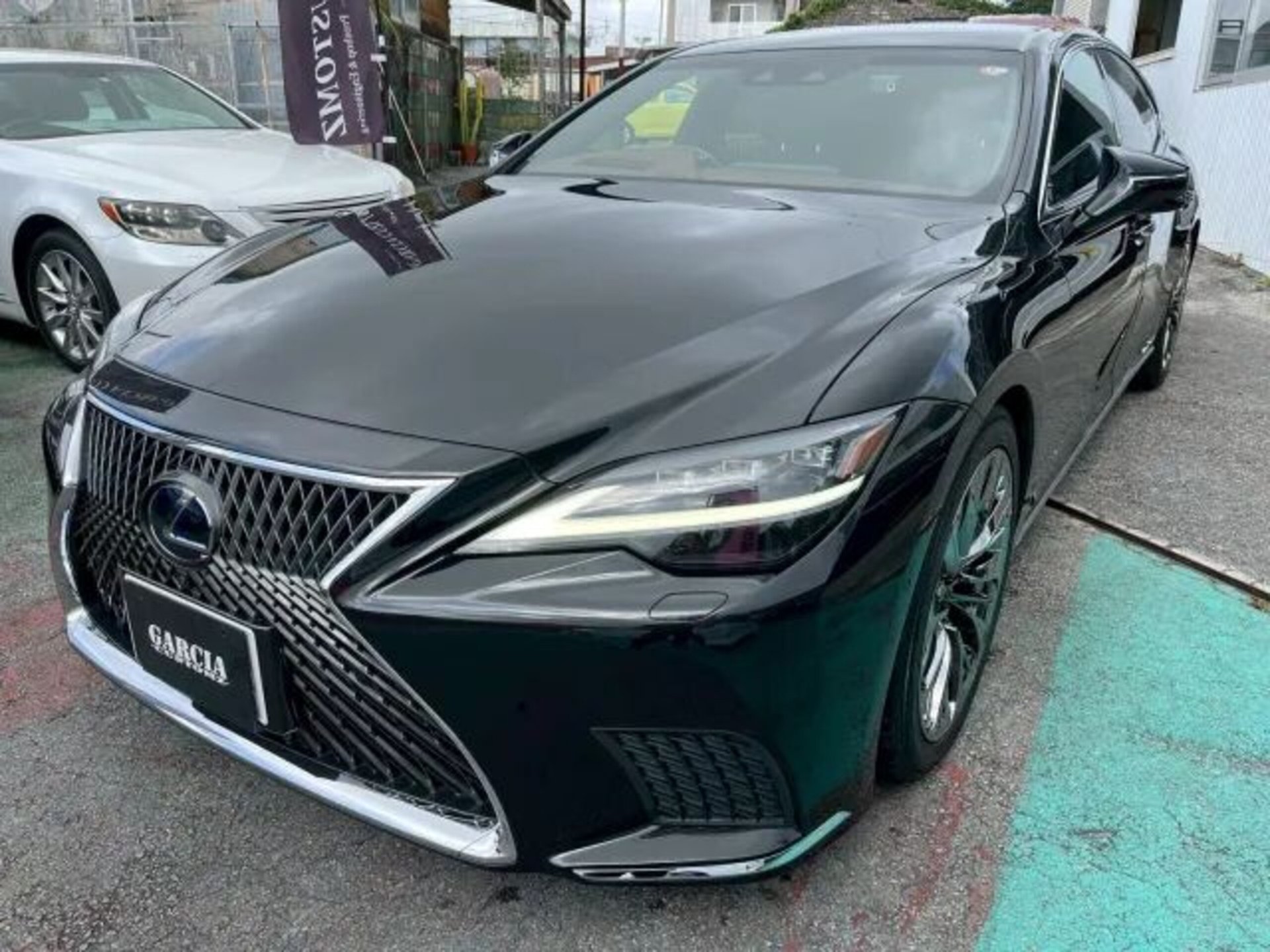 LEXUS LS - View 1