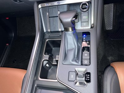 2025 Lexus GX thumbnail 22