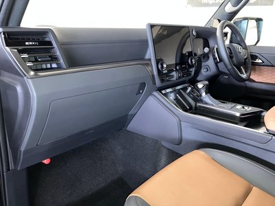2025 Lexus GX thumbnail 14