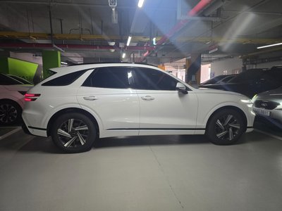صورة 3 لـ 2024 Genesis GV70
