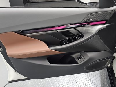 2025 BMW 5 SERIES — миниатюра 14