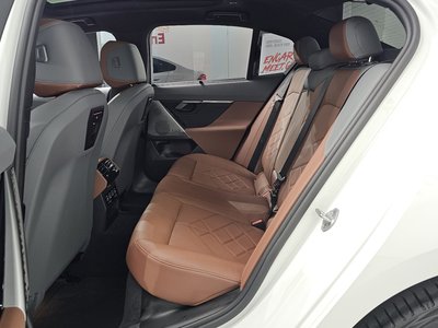 2025 BMW 5 SERIES — миниатюра 18