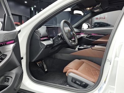 2025 BMW 5 SERIES — миниатюра 13