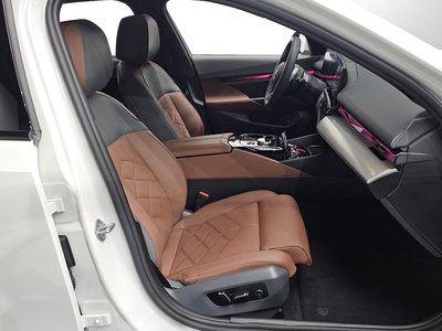 2025 BMW 5 SERIES — миниатюра 16