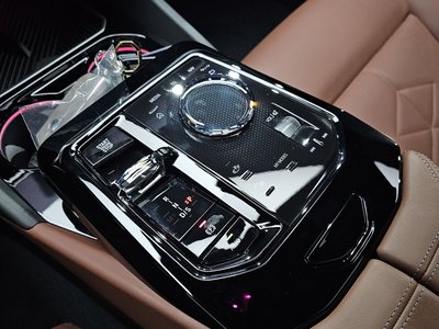 2025 BMW 5 SERIES — миниатюра 12