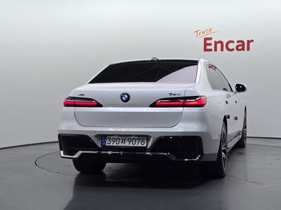 2024 BMW 7 SERIES photo 3