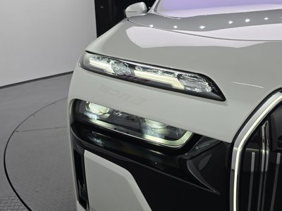 2024 BMW 7 SERIES photo 9