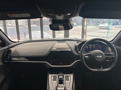 ASTON MARTIN DBX - 2