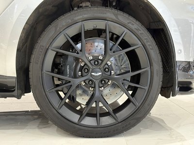 ASTON MARTIN DBX - 3