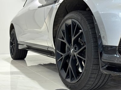 ASTON MARTIN DBX - 9