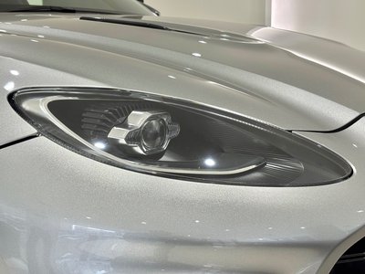 ASTON MARTIN DBX - 7