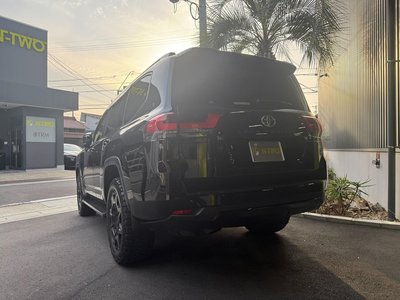 TOYOTA LAND CRUISER 300 - 6