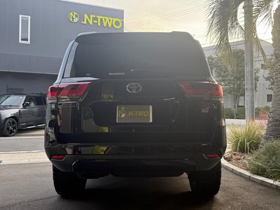 TOYOTA LAND CRUISER 300 - 7