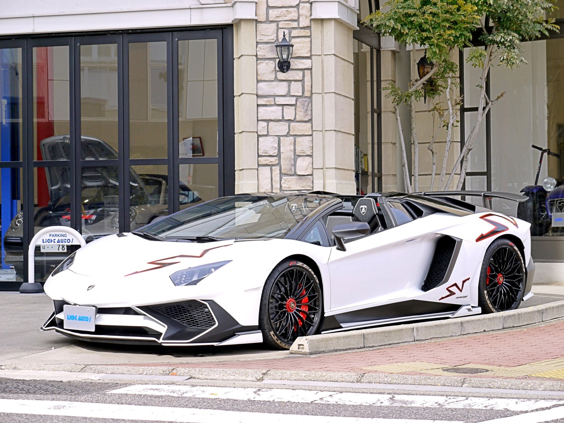 LAMBORGHINI AVENTADOR ROADSTER - View 1
