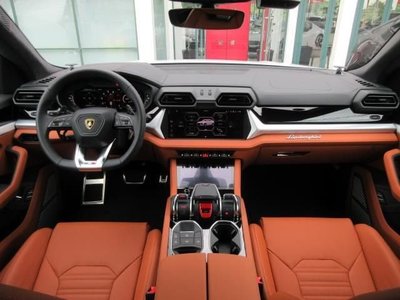 LAMBORGHINI URUS - 8