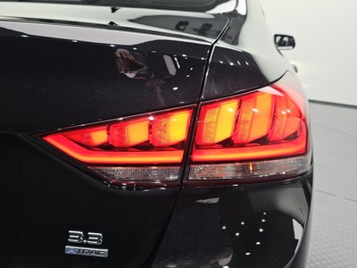 صورة 10 لـ 2017 GENESIS G80