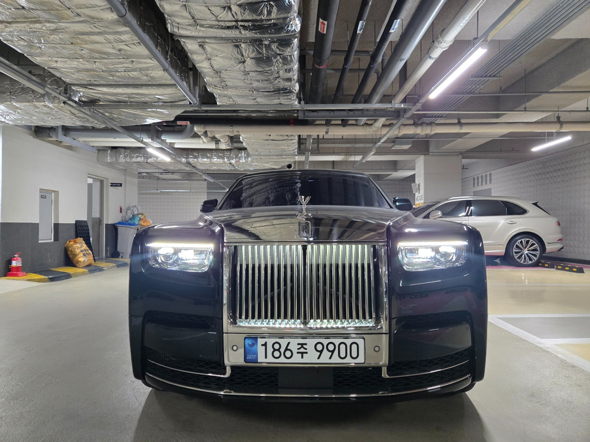 ROLLS ROYCE PHANTOM - View 1