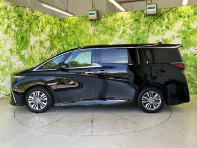 2025 Toyota ALPHARD — фото 2
