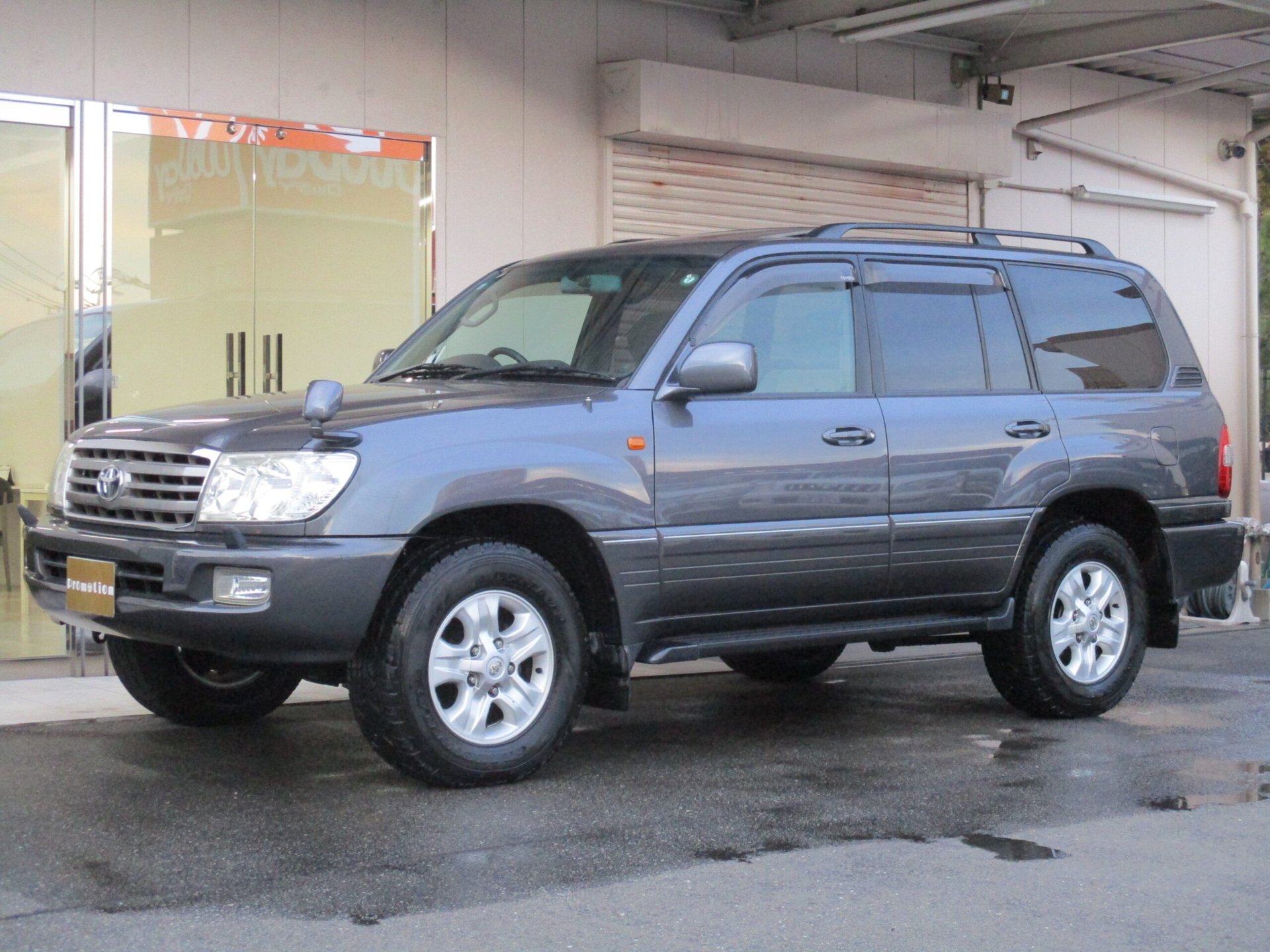 TOYOTA LAND CRUISER 100 - View 1