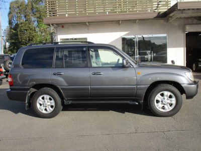 TOYOTA LAND CRUISER 100 - 6