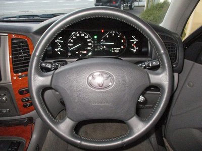 TOYOTA LAND CRUISER 100 - 7