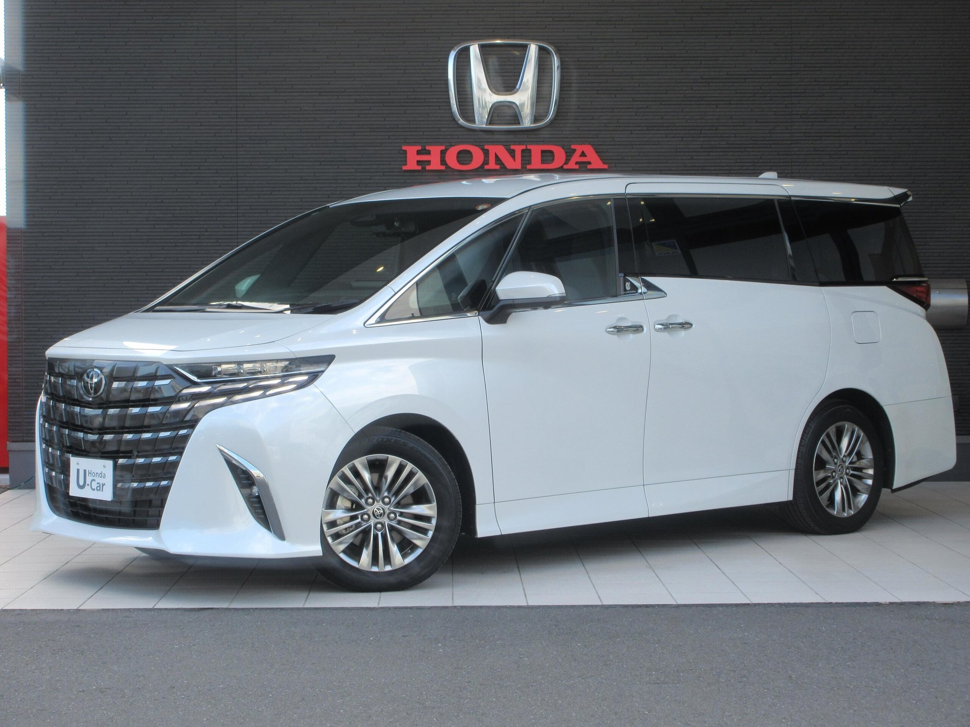 TOYOTA ALPHARD - View 1