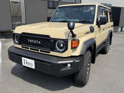 TOYOTA LAND CRUISER 70 - 8