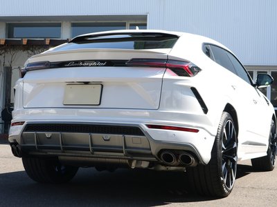 LAMBORGHINI URUS - 9