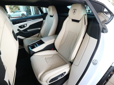 LAMBORGHINI URUS - 5