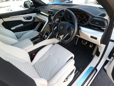 LAMBORGHINI URUS - 3