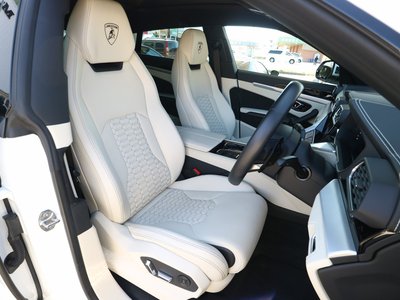 LAMBORGHINI URUS - 4