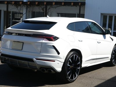 LAMBORGHINI URUS - 8