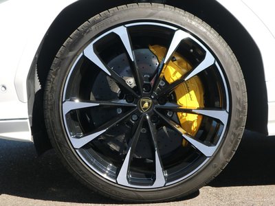 LAMBORGHINI URUS - 10