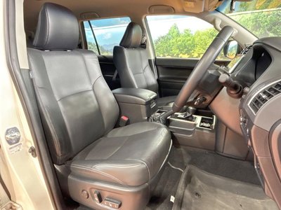 TOYOTA LAND CRUISER - 7