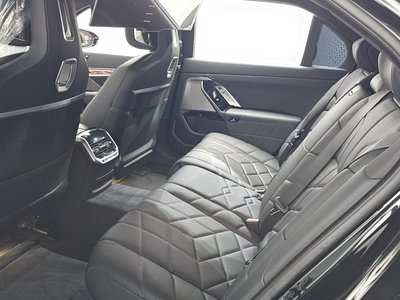 2025 BMW 7 SERIES thumbnail 11