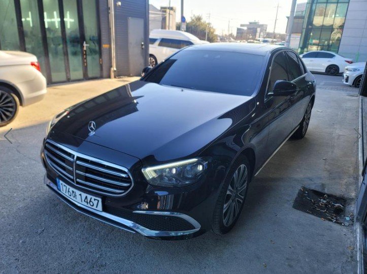 MERCEDES-BENZ E-CLASS - View 1