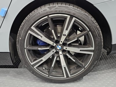 2025 BMW 5 SERIES — фото 8