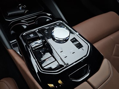 صورة مصغرة 12 لـ 2025 BMW 5 SERIES