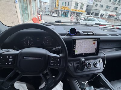 LAND ROVER DEFENDER - 4