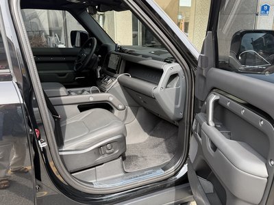LAND ROVER DEFENDER - 7