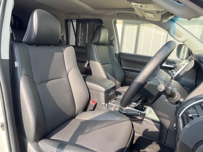 TOYOTA LAND CRUISER PRADO - 8