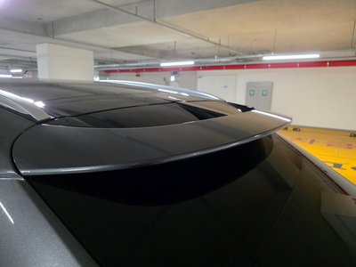 ASTON MARTIN DBX - 8