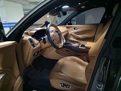 ASTON MARTIN DBX - 9