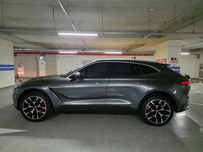 ASTON MARTIN DBX - 2