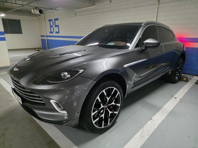 ASTON MARTIN DBX - 4