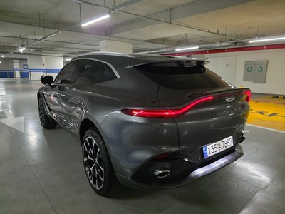 ASTON MARTIN DBX - 3