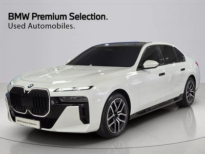 2026 BMW 7 SERIES photo 1