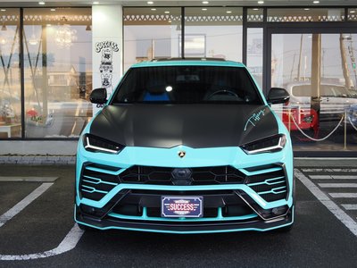 LAMBORGHINI URUS - 3